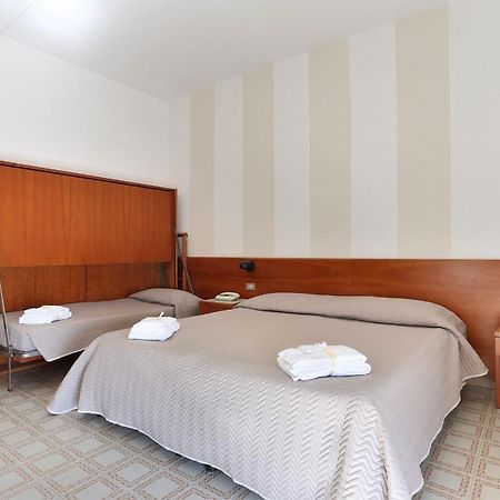 Hotel Brunella Лидо-ди-Камайоре Экстерьер фото