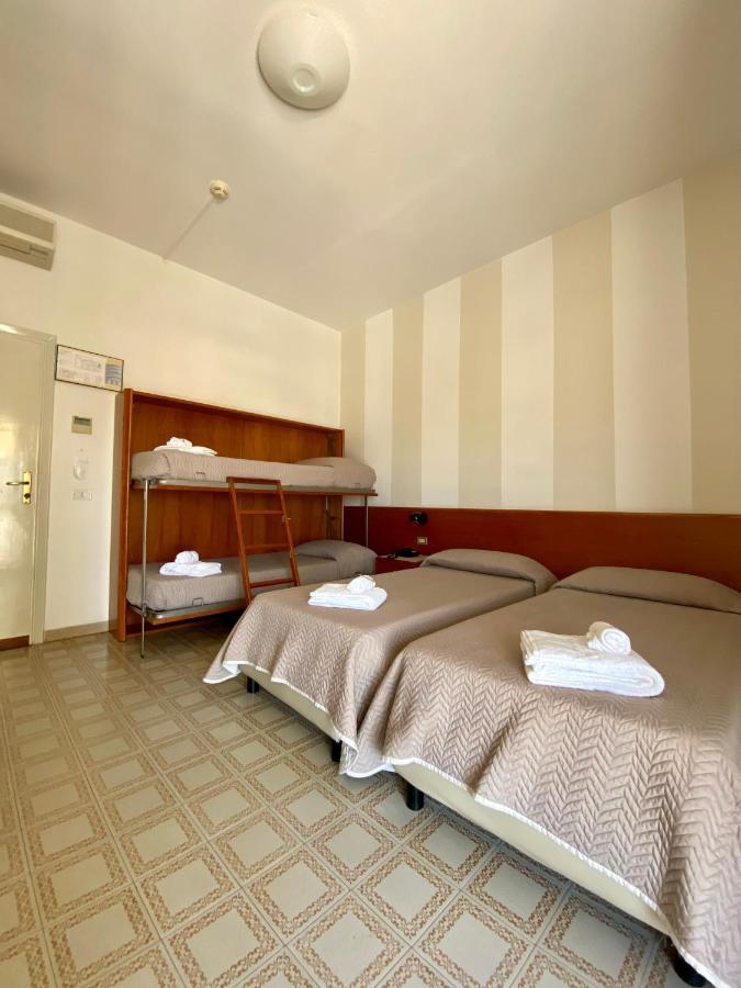 Hotel Brunella Лидо-ди-Камайоре Экстерьер фото
